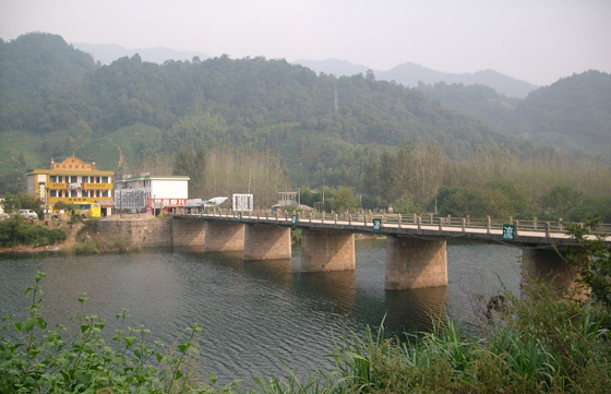 矶滩村（安徽省池州市石台县矶滩乡）